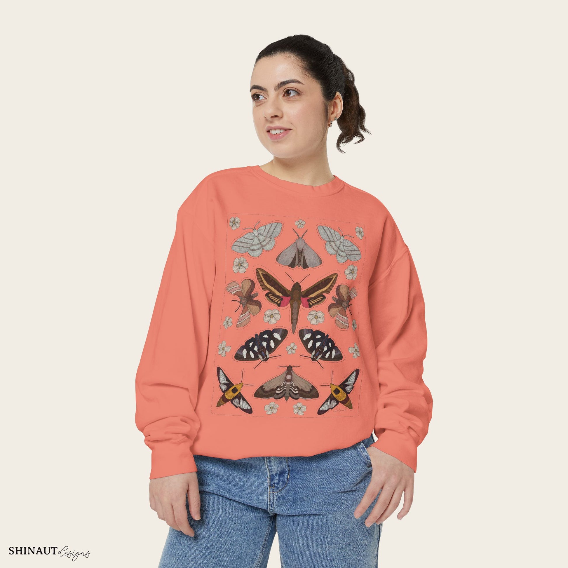 Garden moths crewneck in terracotta female model