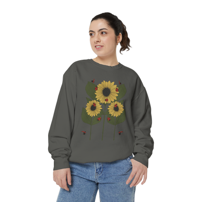 sunflower plant crewneck in pepper female model